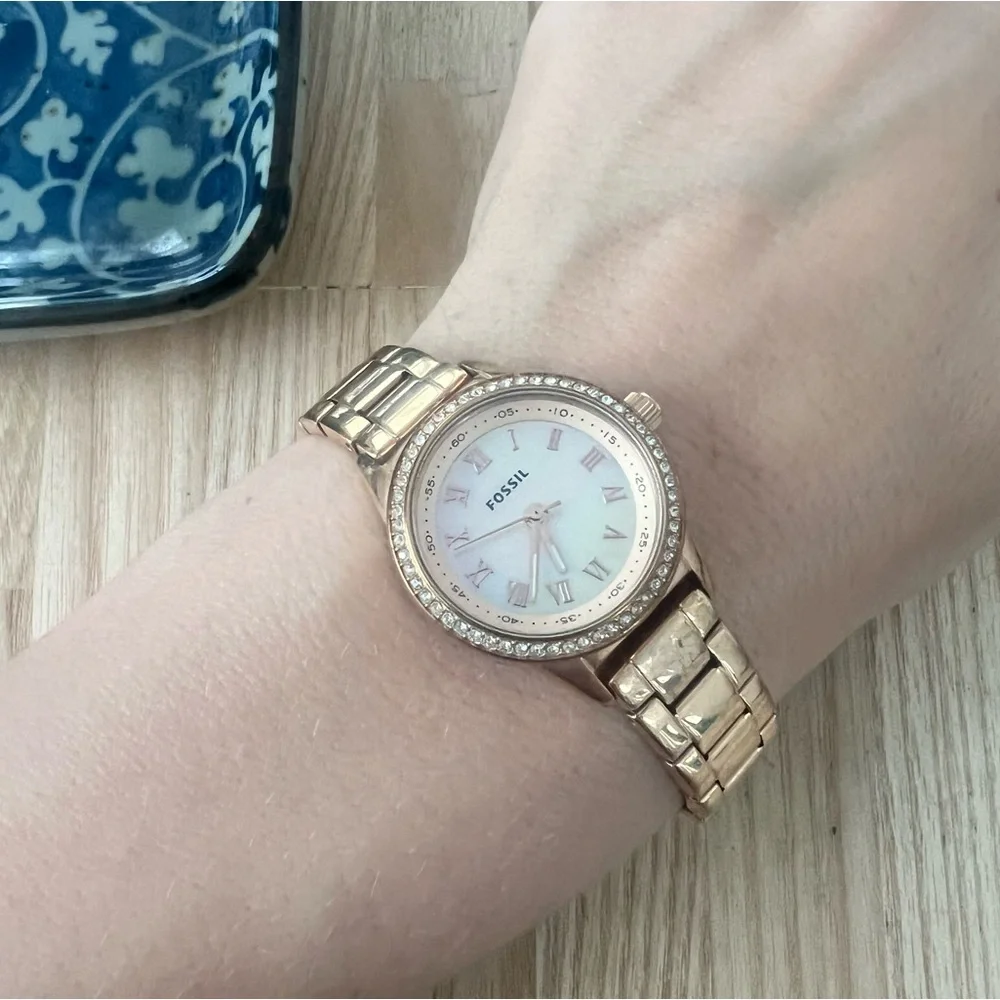Fossil ladies rose gold tone dress watch NEW BATTERY